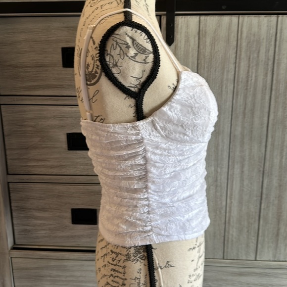 Moa Moa White Camisole Top with Delicate Lace - Picture 3 of 10